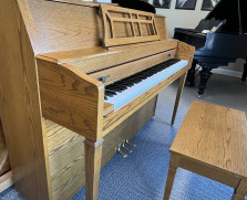Yamaha M302 oak console piano and bench